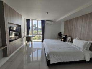 BEAR’S DEN HOTEL PATTAYA - Tap to explore photos