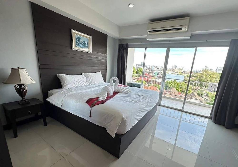 Valhalla Pattaya Hotel Room Type - Deluxe Double Room