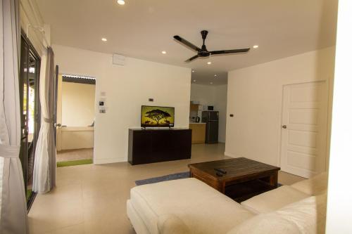 Aussieland Bungalows Room Type - Three-Bedroom Bungalow Number 13 Aussieland Bungalows Room Type - Three-Bedroom Bungalow Number 13