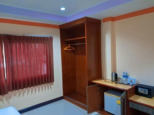 Baan Thara Guesthouse - Tap to explore photos