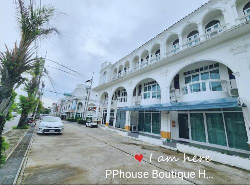PPhouse Boutique House Phuket Town - Tap to explore photos