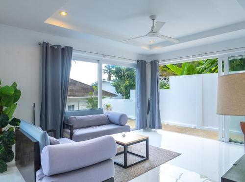Baan Iris 2Br Private Pool & Sunrise Deck - Tap to explore photos