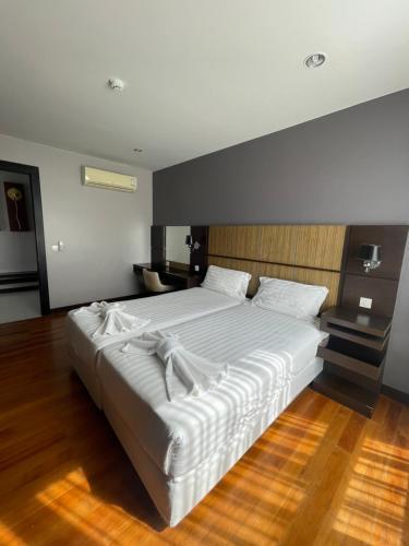 The Regent Bangtao Apartments - Tap to explore photos