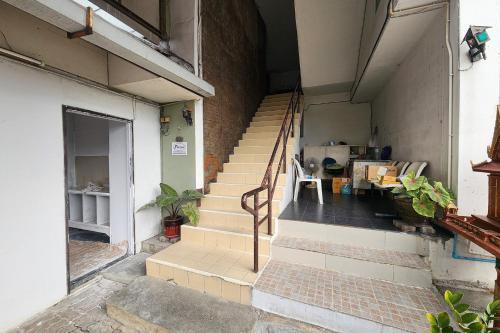 Freesia Bangphi Guest House - Tap to explore photos