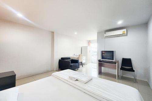 Freesia Bangphi Guest House - Tap to explore photos