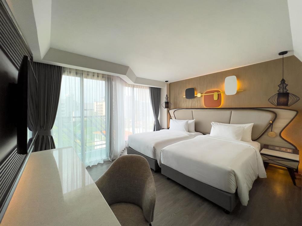 Amethyst Hotel Pattaya Room Type - Deluxe Twin Bed Room