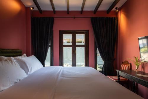 Baan Tuk Din Hotel - Tap to explore photos