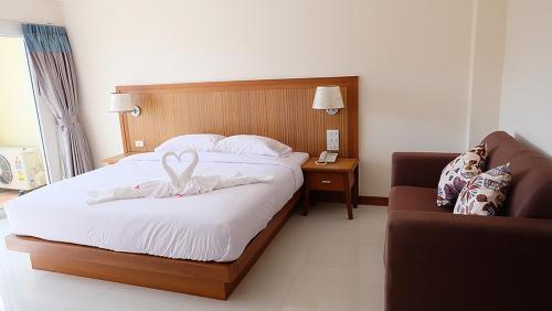 Dhotel Pattaya - Tap to explore photos