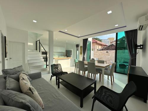 CHATEAU DALE POOL VILLA 175 nearby WALKING STREET - Tap to explore photos