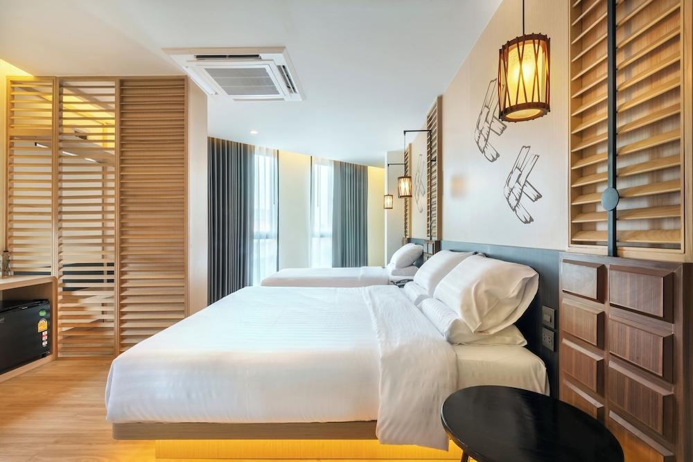 Phra Nakhon Poshtel Room Type - Deluxe Triple Room