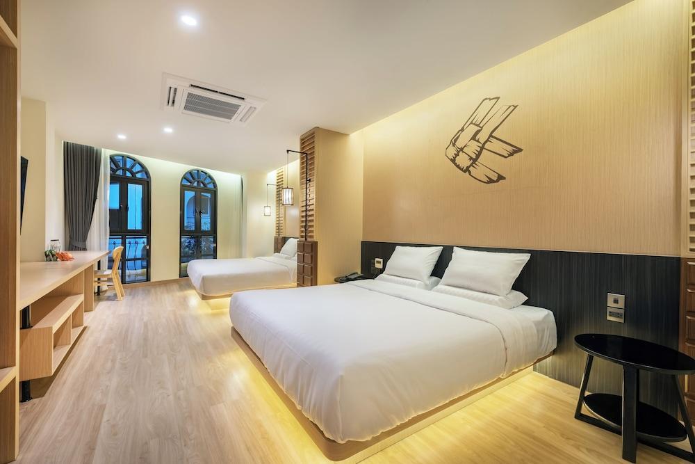 Phra Nakhon Poshtel Room Type - Family Double Room