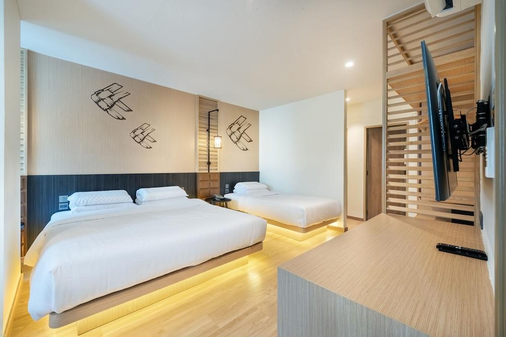Phra Nakhon Poshtel Room Type - Standard Triple Room