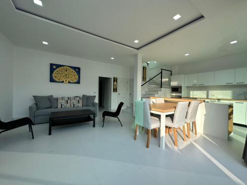 CHATEAU DALE POOL VILLA 176 nearby WALKING STREET - Tap to explore photos