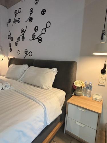 Bedspread Hostel - Adults Only Room Type - King Room