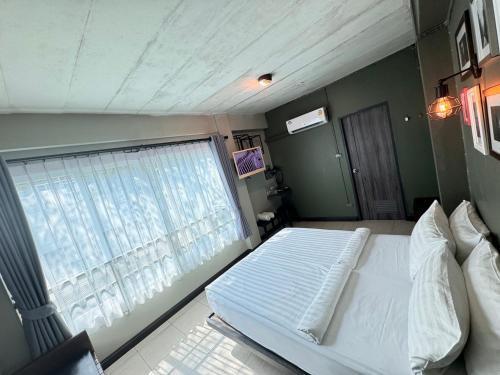 BB House Rambuttri2 บีบี เฮ้าส์ รามบุตรี2 - Tap to explore photos