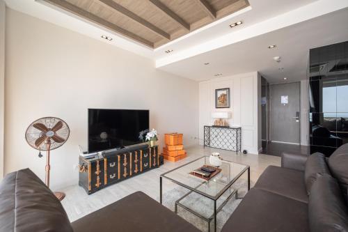 Veranda Pattaya/3BR Seaview/ExecutiveSuite - Tap to explore photos
