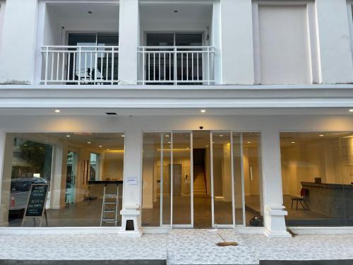 Blue Skyline Hotel - Tap to explore photos