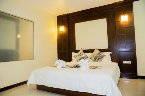 Blue Skyline Hotel Room Type - Deluxe Double Room with Balcony
