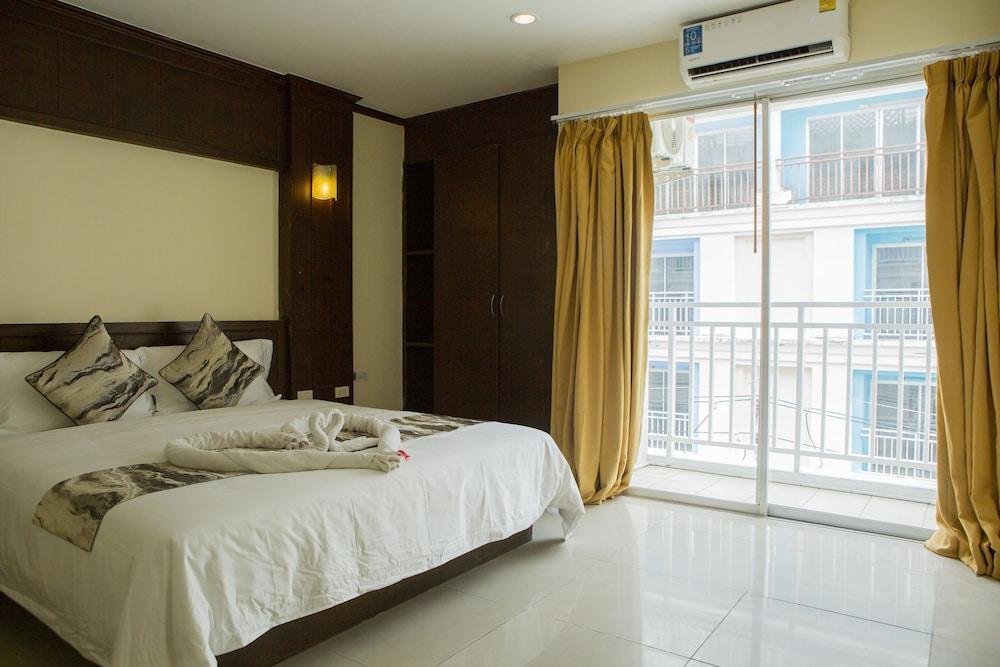 Blue Skyline Hotel - Tap to explore photos