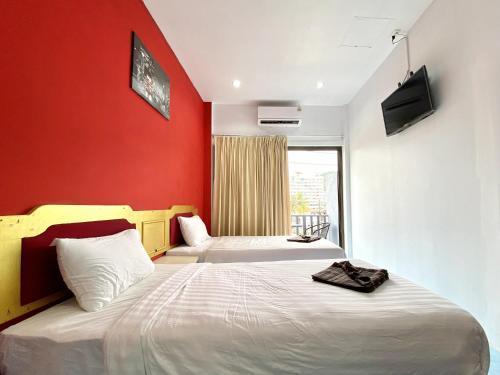Mini Thai Guesthouse Patong - Tap to explore photos