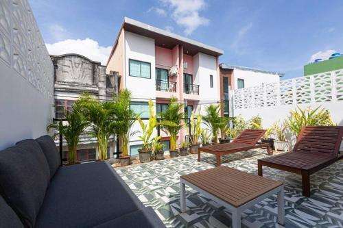 Cozy Patong Beach House 3 Bedrooms - Tap to explore photos
