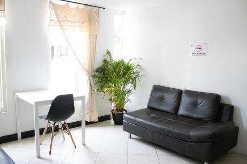 Kata Station Boutique Hotel - Tap to explore photos