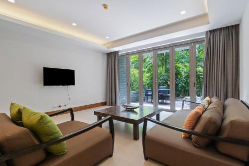 Nai Thon Beachfront Apartments - Tap to explore photos