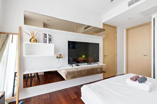 Skyline Suites Sukhumvit 11 Room Type - Deluxe Double Room with Balcony