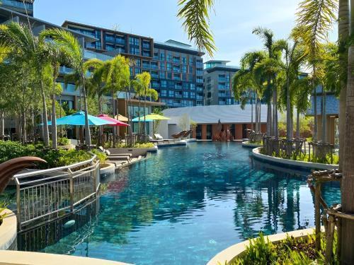 Mida Grande Apartment with Rooftop Pool near Surin Beach