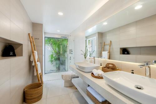 Bacaya Beachfront Villa- by Sublime Samui Villas - Tap to explore photos