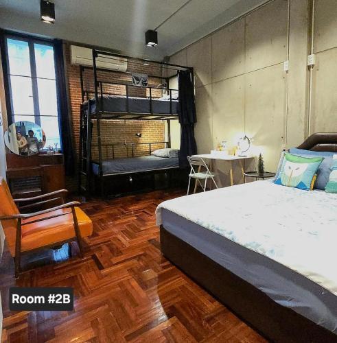 MEEMAW'S House Hostel Room Type - Family Room with Shared Bathroom
