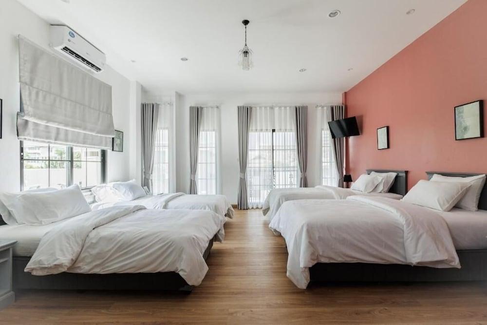 Casa Luna Room Type - Superior Quadruple Room, City View
