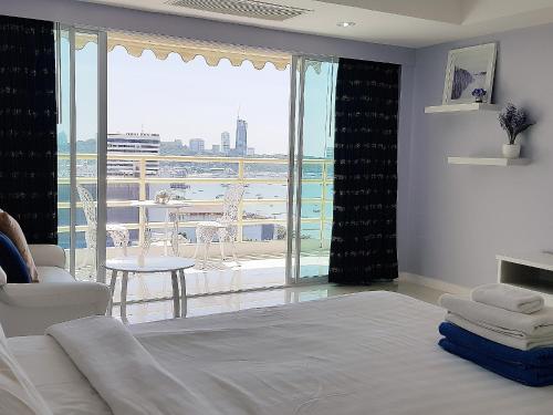 View Talay 6 Pattaya Beach by CANDO Room Type - Studio with Sea View