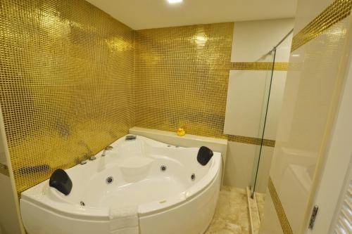 View Talay 6 Pattaya Beach by CANDO Room Type - Suite with Sea View