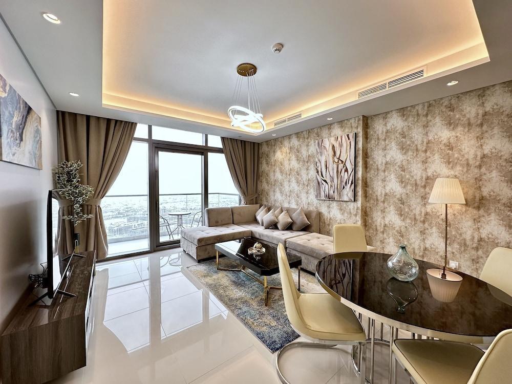 LuxBnB Paramount Midtown SeaView - Tap to explore photos
