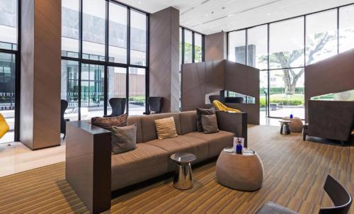 The Base Central PATTAYA Long Balcony King-Bed with Infinity Pool & Free Netflix - Tap to explore photos