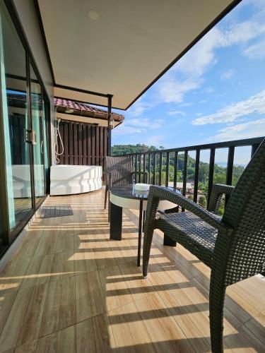 So View Phuket Resort - Tap to explore photos
