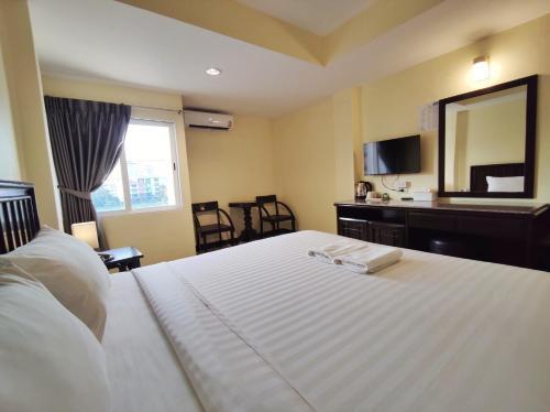 The Chanthong Residence and Hotel Pattaya - Tap to explore photos