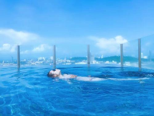 s泰国芭提雅thebase无边泳池公寓 市中心 临近大海