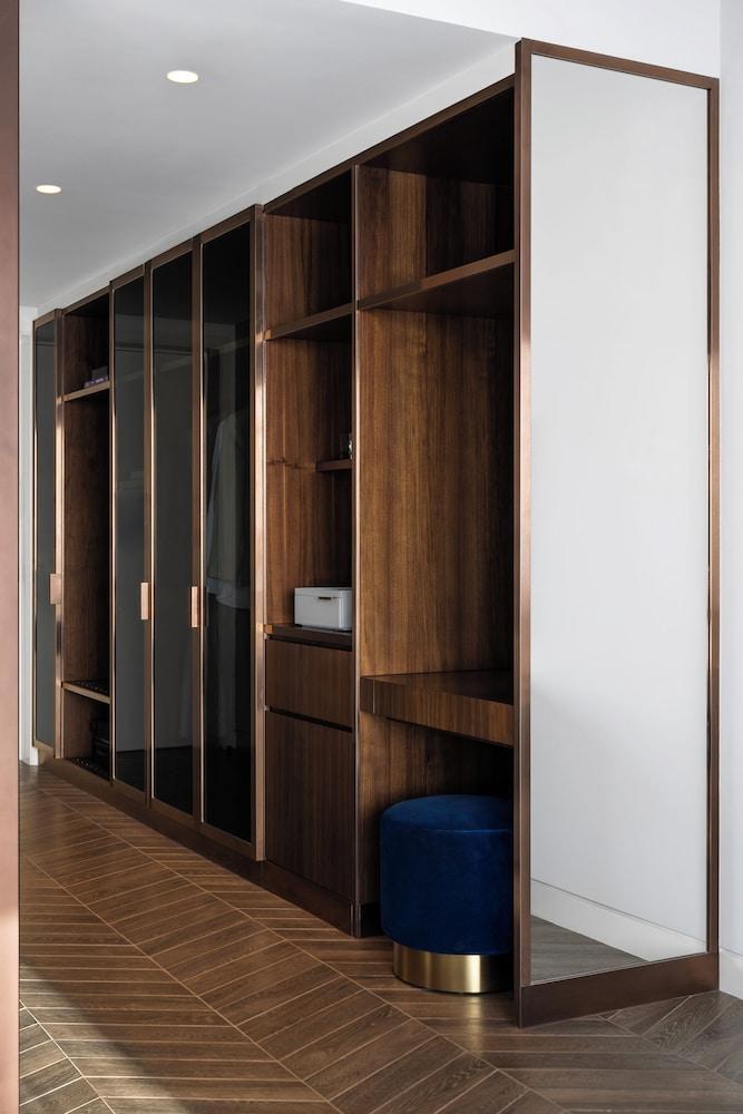 SO/ Uptown Dubai Room Type - Studio, 1 King Bed (Island View)