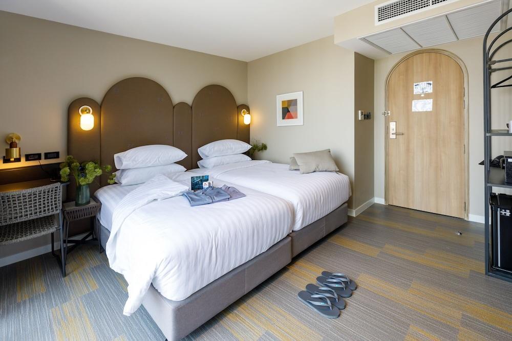 Benjarong hotel Room Type - Deluxe Twin Room
