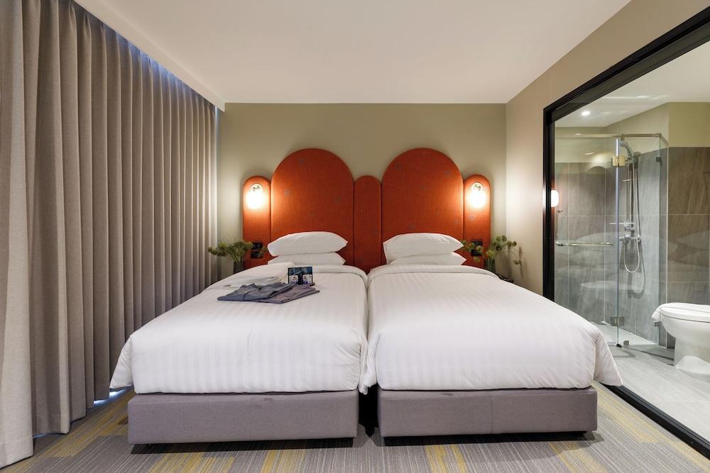 Benjarong hotel Room Type - Standard Twin Room