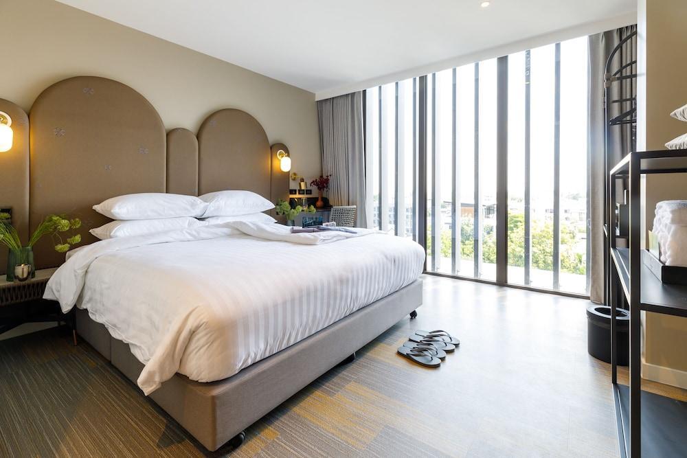 Benjarong hotel Room Type - Deluxe Double Room