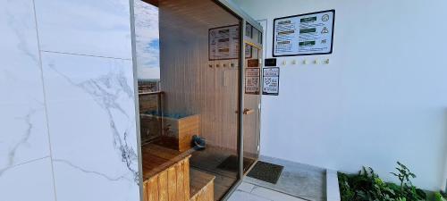 Luxury Seaview Beachfront Skypool Copacabana Jomtien Pattaya Condo - Tap to explore photos
