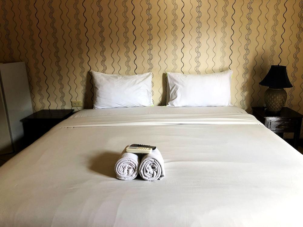 Sutus Court 7 Room Type - Standard Double Room, Balcony