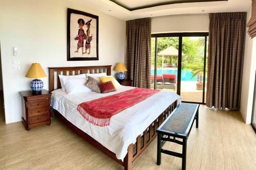 Fah Suay Villa - Incredible & Spacious 5 Bedrooms - Tap to explore photos