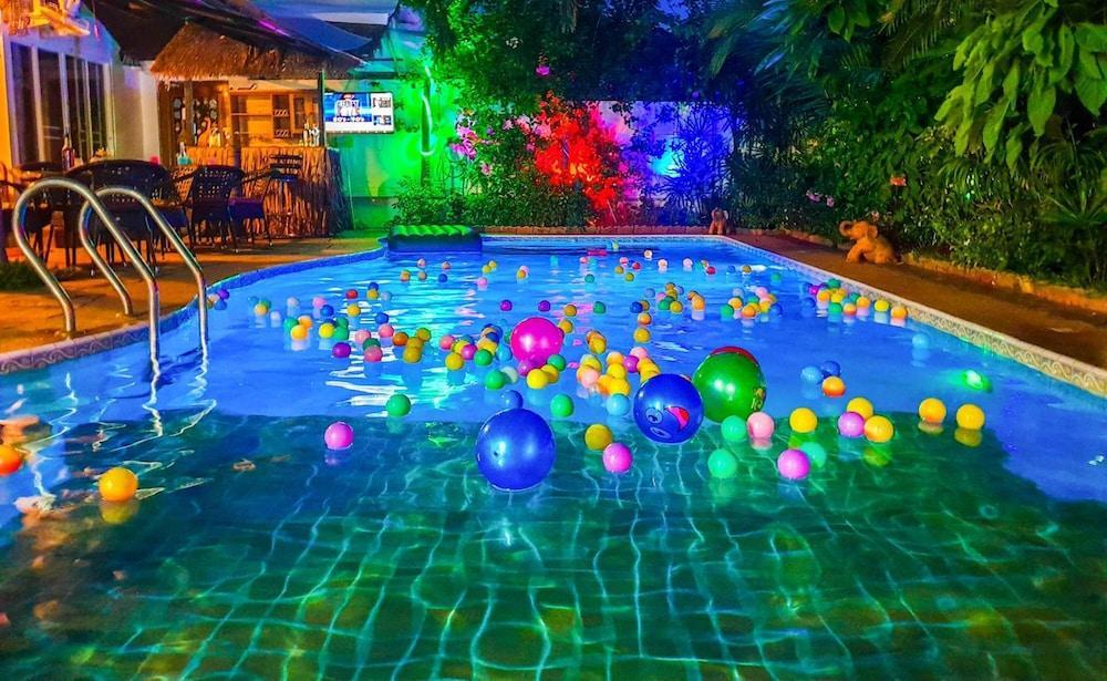 Siri Villas Room Type - Exclusive Villa, 6 Bedrooms, Private Pool, Garden View