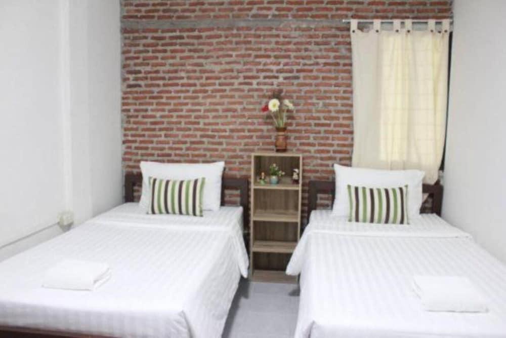 Banana Hostel Donmuang Room Type - Deluxe Twin Room