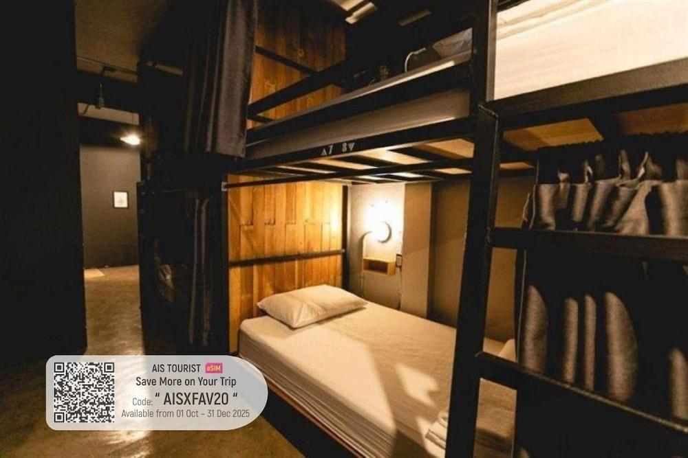 Banana Hostel Donmuang - Tap to explore photos