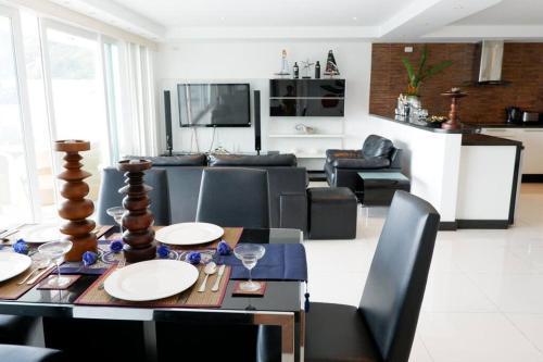 Kata Ocean View Condominium, Seaview & Luxury K12 - Tap to explore photos